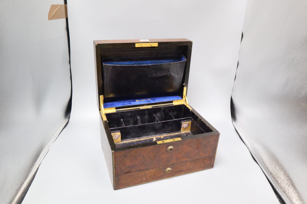 A 19th century burr walnut toilet case, 20 x 33cm